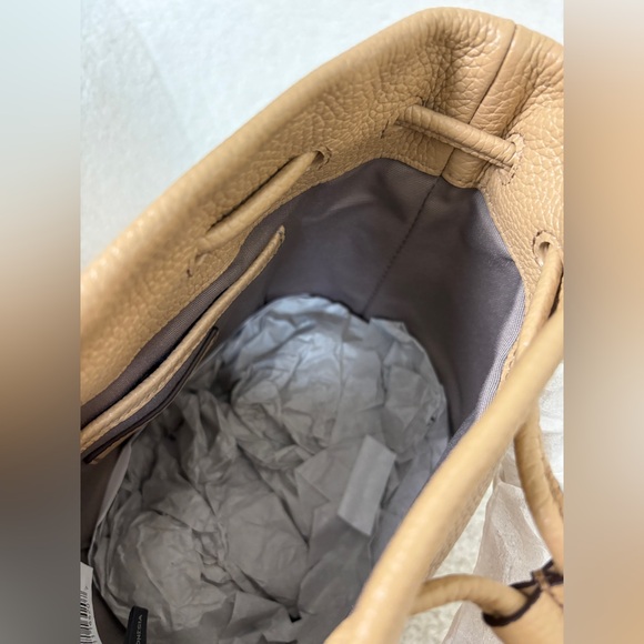 Marc Jacobs Beige Leather Bucket Crossbody Bag - Picture 5 of 7